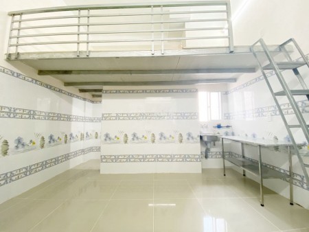 Phòng trọ có gác, giờ giấc tự do, Phạm Văn Bạch