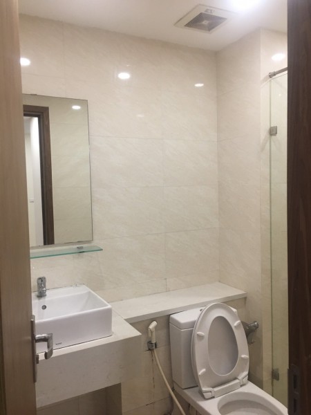 Chính chủ bán căn 2PN ban công Đông Nam chung cư Eco Green, diện tích 67m2, giá 2 tỷ, có sổ