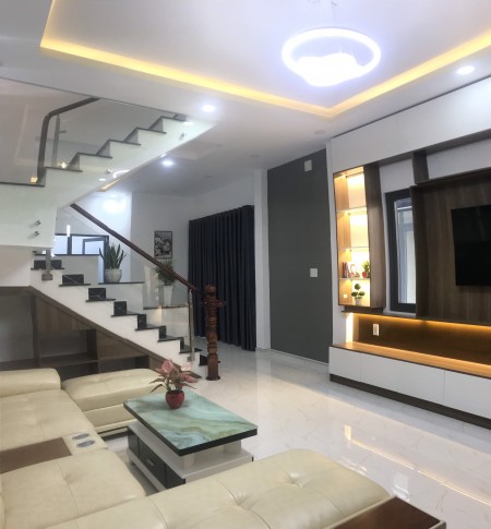 Bán nhà full nội thất cao cấp, sổ hồng riêng, bao phí sang tên