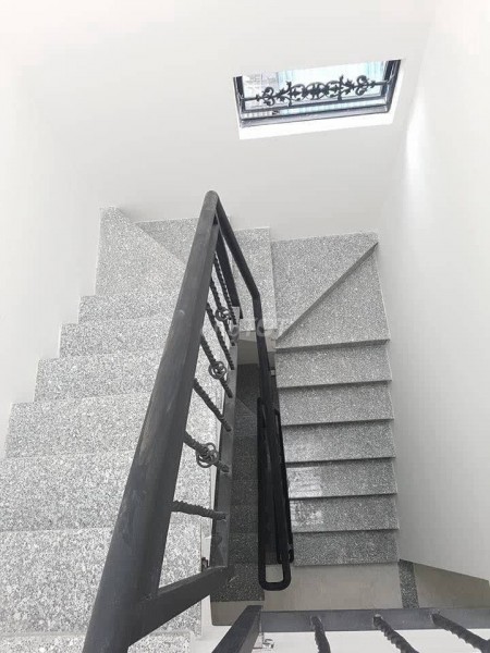 CHO THUÊ NHÀ LÀM CHDV Đ HỒ THỊ KỶ Q10 10PN