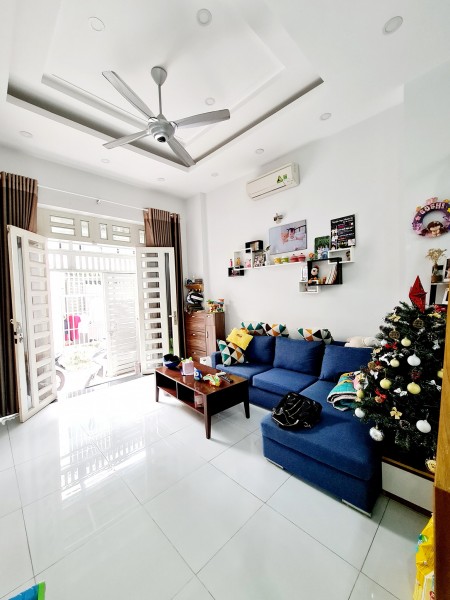 Nhà đẹp quận Tân Phú, 46m2, 3tầng, 4x12m, vào ở ngay, hơn 4 tỷ. Lh 0936539463