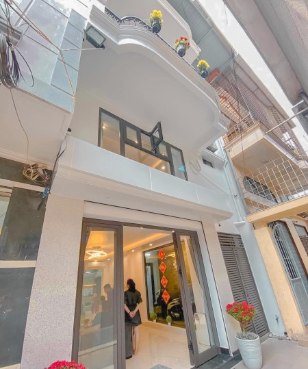 Bán nhà khu vực Hồ Ba Mẫu, 60m, 6 tầng thang máy, oto đõ cửa 30m.