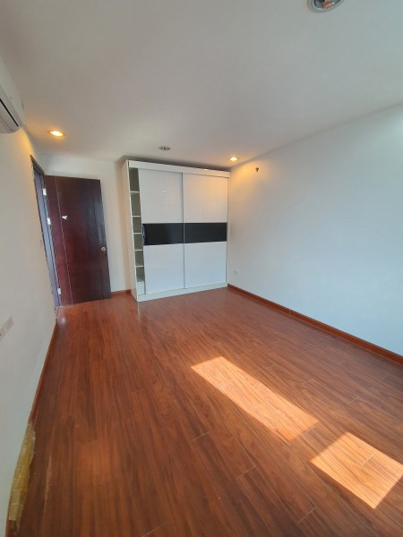 Cho thuê Chung cư Golden Land 275 Nguyễn Trãi 2 ngủ cơ bản có tủ quần áo 10 triệu. Lh 0377983070