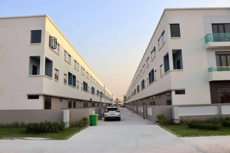 Cần bán nhà 4 tầng sát khu dân cư hiện hữu , kinh doanh cho thuê tốt