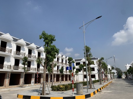 Nhà phố xây sẵn, ngay trung tâm Bình Dương, SHR