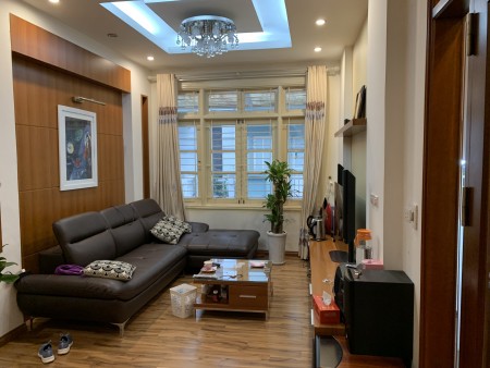 Siêu hiếm, bán nhà 4 tầng, lô góc, ô tô đỗ vào nhà tại Việt Hưng, Long Biên