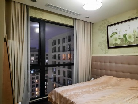 Bán nhanh căn hộ 2 phòng ngủ tòa R2 chung cư Royal City,ban công Đông Nam,giá 3.9 tỷ