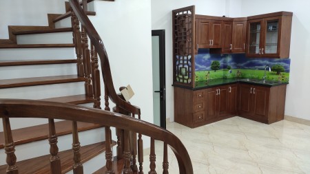 Bán nhà PL mới đẹp ô tô đỗ cửa ngõ 175 Lạc Long Quân 30m2 x 5 tầng giá 3,85 tỷ. LH 0912442669