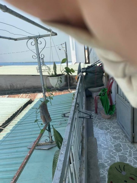 Bán nhà mặt tiền sân vườn rộng- Phú Hữu,Q9
