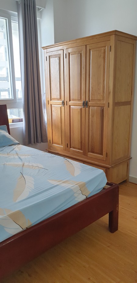 Cho thuê căn hộ chung cư 90 mặt tiền đường Nguyễn Hữu Cảnh, quận Bình Thạnh ngay chân cầu Thủ Thiêm, sát sông Sài Gòn thoáng mát, kế căn hộ Saigon Pearl.