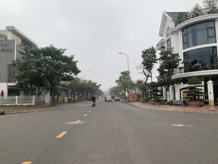 Anh trai tôi cần bán đất tại khu 31ha, vị trí trung tâm, gần Quận Ủy mới.
