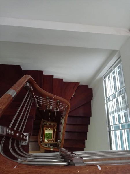 Bán nhà 4 tầng, Minh khai, Hai Bà Trưng, sân rộng siêu khủng, DT 42m2, Mt 6m.