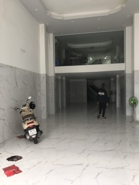 Cho thuê Nhà mới sàn trống suốt, Mt đường Hoàng Văn Thụ P2 Tân Bình
