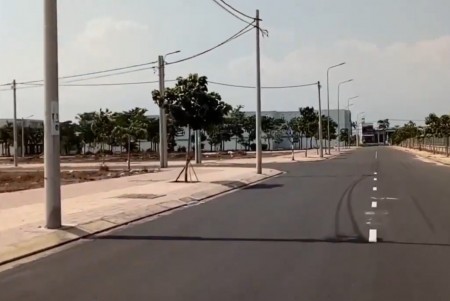 Bán đất mt 32m KDC D2D Lộc An, Sát UBND, chợ Lộc An, giá 1.8tỷ/100m2, SHR, thổ cư, XTD. 0938274090 Kim