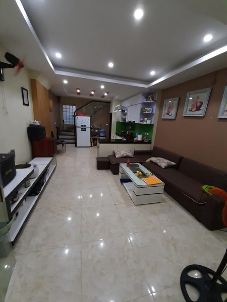 Bán nhà TT Cầu Giấy, đẹp ở ngay, DT 40/45, 5T, MT4 chỉ 4,6 tỷ