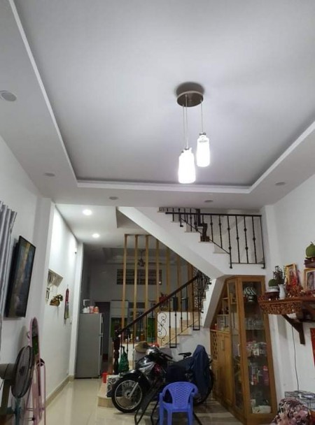 Nhà 64m2, xe hơi đỗ cửa, cạnh Chợ Bà Hoa. Tân Bình. 5,75 tỷ