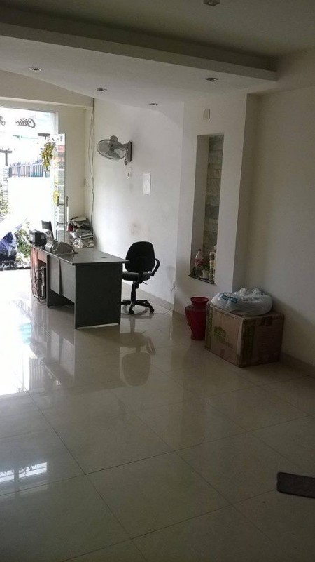 Cho thuê mặt bằng (7x4)m làm văn phòng ), có sân (5x4)m quận 7
