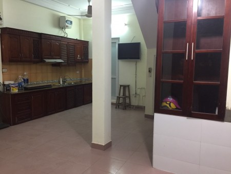 Chính chủ cho thuê nhà tại ngõ 1002 Đường Láng, Đống Đa DT 46m2x4 tầng giá 13tr/th LH 0985967468
