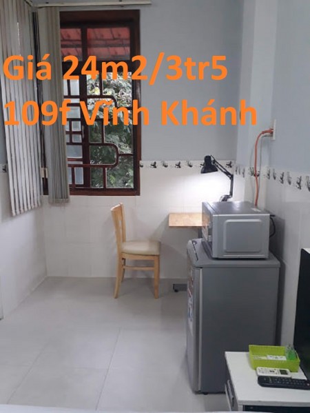 Còn 2 Phòng cho thuê 2tr5 Và 3tr5 - Quận 4. BALCONY Và cửa sổ -Gần Đại học Nguyễn Tất Thành, Đại học Luật, Và Khu Văn Phòng