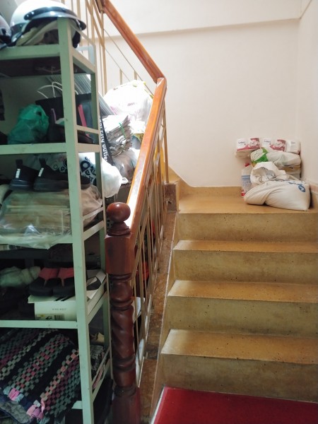 Bán nhà hẻm xe hơi Ung Văn Khiêm gần Đại Học Hutech, 68m2, 3 tầng, 5PN