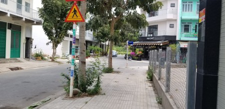 Nhà 1 trệt, 1 lầu 2pn giá 10tr khu Phú Mỹ