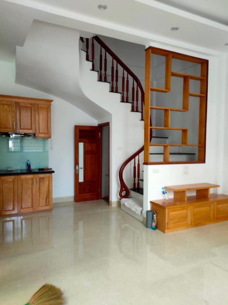 Bán Nhà 34m2 x 5 Tầng Lô Góc, Ô Tô Đỗ Cửa Phố Khương Đình Chỉ 4.8 Tỷ.