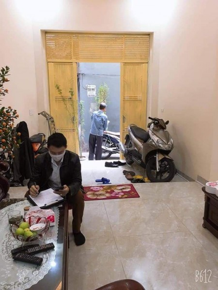 Cần bán nhà lô góc ngõ Thịnh Quang , cách ôtô 20m , giá trên 3 tỷ