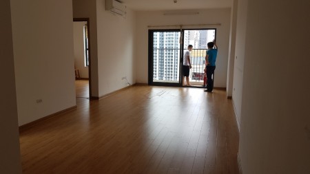 Cho thuê chung cư Golden West Lê Văn Thiêm 2 ngủ cơ bản 10 triệu. Lh 0377983070