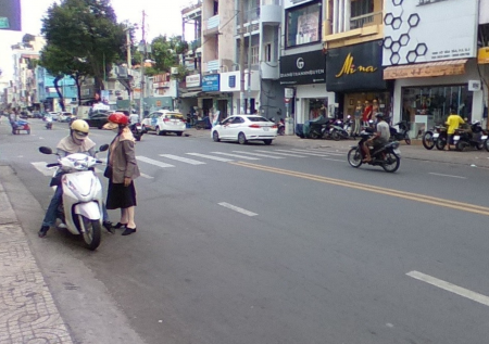 Cho thuê mặt bằng riêng biệt Võ Văn Tần 2 chiều