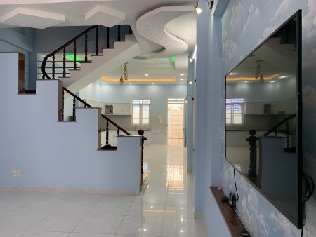 Kẹt bán gấp nhà 1 trệt 3 lầu mặt tiền đường MPTV, đối diện KCN, dân đông kd sầm uất.