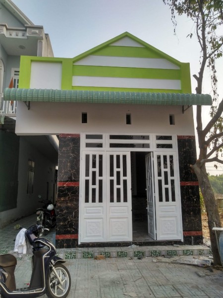 (Chính chủ)Nhượng gấp dãy nhà trọ 8p+2 Kiot DT 150m2(5x30)Sát KCN, trường học, đối diện chợ