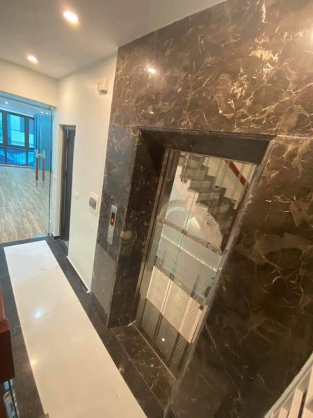 Mặt Đường Lớn Hồ Tùng Mậu, vị trí đắc địa. Kinh doanh lý tưởng. Sổ đỏ nở hậu