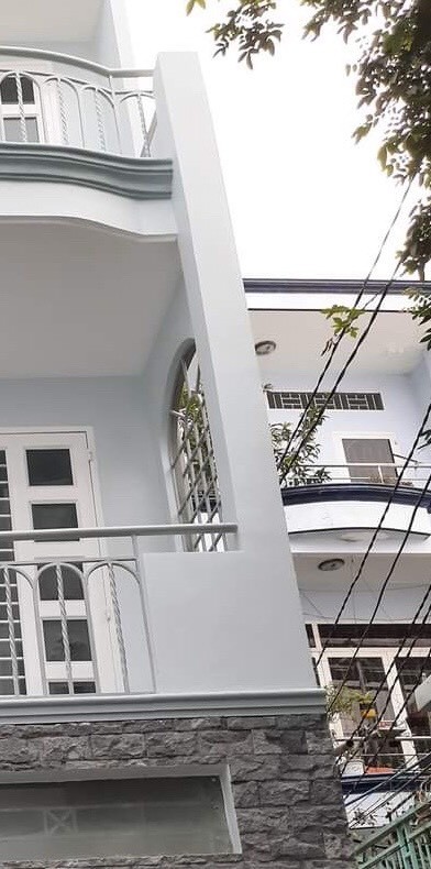 Chủ bán gấp nhà Lạc Long Quân 33m2, 3 tầng, mặt tiền rộng 4m1, P 10, Q Tân Bình, 3tỷ75
