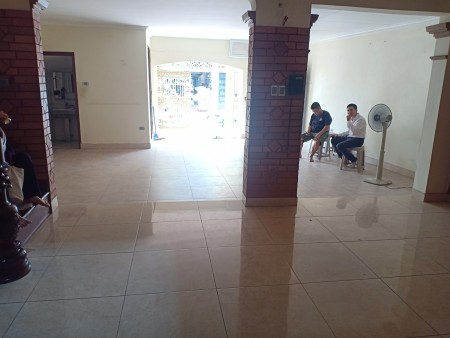 Cho thuê căn biệt thự mặt phố Hoàng Như Tiếp. DT 132m2