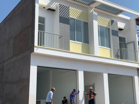Bán nhà một trệt một lầu và 4 phòng trọ, 150m2, đường 16m, quốc lộ 13, ngay khu công nghiệp lớn