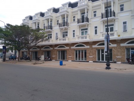 Nhà Phố Mặt Tiền Đường 25m, TP Dĩ An, Bình Dương