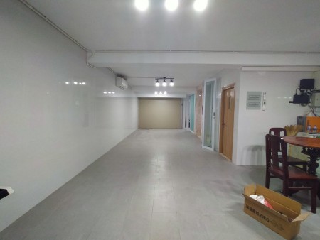 Quận 2 - Văn phòng gần Sun Avenue 80 m2 - Đã lắp đặt sẵn rèm và máy lạnh - toilet - bếp giá 20 triệu