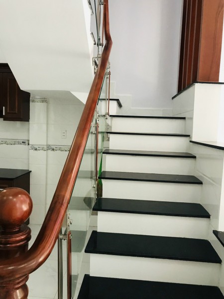Bán Nhà Hẻm 4m CMT8, 3 Tầng 60 m2, 3Lầu, 4 PN, Giá Rẻ.
