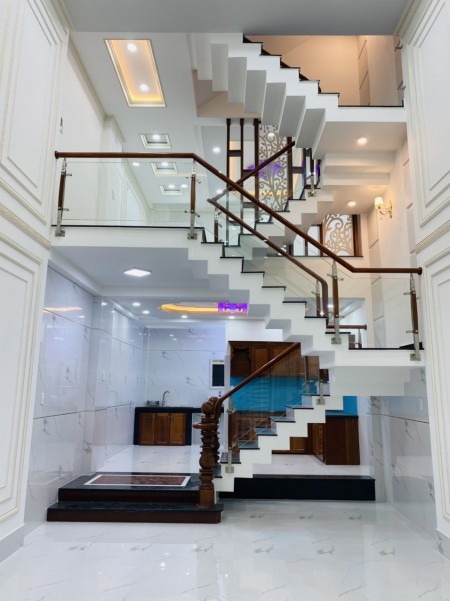 Nhà phố kinh doanh hoàn thiện 80% , đã có sổ, tặng nội thất