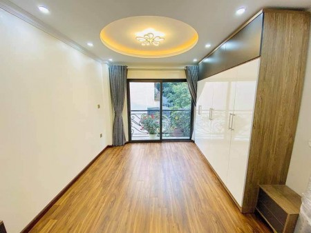 Cần bán nhà Ngõ thịnh quang 40m2 5 tầng 5.1 tỷ