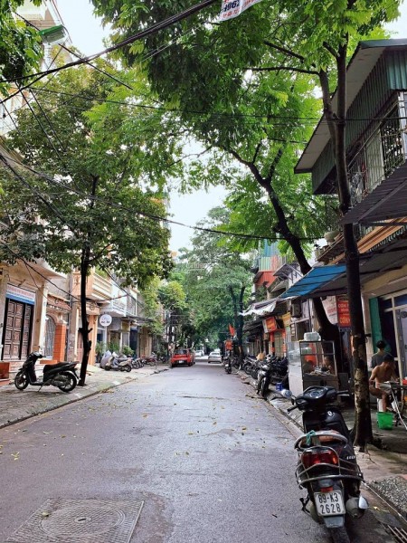 Nhà Mặt Phố Lớn, trung tâm Cầu Giấy, Ô Tô Đỗ Cửa, Giá Chỉ Nhỉnh 3 Tỷ