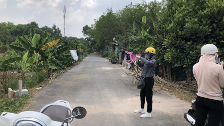 Cần bán gấp 425m2, dân đông, sát bên KCN, tiện ở, Kinh doanh