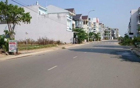 Độc nhất lô góc 2 MẶT TIỀN tại quận Bình Chánh, cách trung tâm hành chính 3km, Sổ hồng riêng