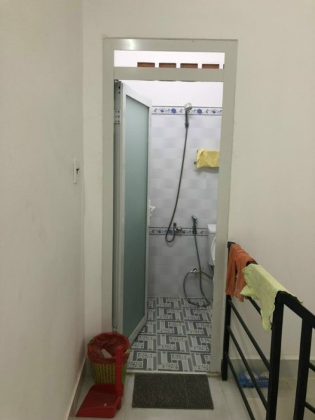 Cho thuê nhà nguyên căn 3 lầu full nội thất.