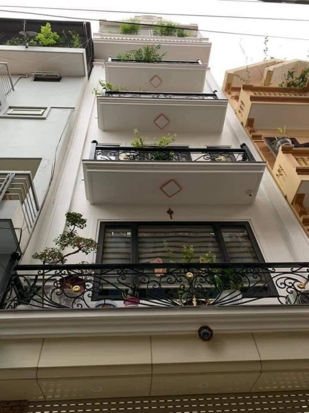 Bán Nhà Lạc Long Quân Tây Hồ, Gara Ô Tô Thang Máy, Ở Luôn, DT 48m2, MT 5.2m, 10.6 Tỷ