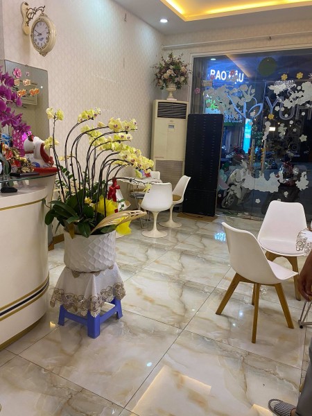 Bán gấp nhà mặt tiền Hoa Sứ, khu vực sầm uất nhất Phú Nhuận, 60m2, 5 tầng.
