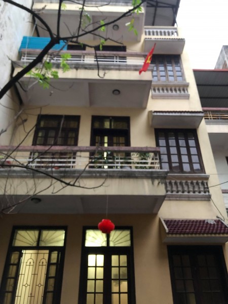 NHÀ ĐẸP NHƯ MỚI NHỎ TIỀN. CĂN NÀY NHIỀU MG QUAN TÂM lh E 0982876689