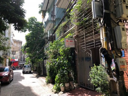 Bán nhà 5 tầng ngõ 176 Trương Định, Hoàng Mai. 30m2. Mặt tiền 4.6m. 2.5 tỷ
