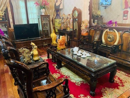 Cho thuê hoặc bán nhà 2 tầng mặt phố Vũ Tông Phan DT 302 m.
