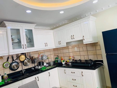 Nhà đẹp CMT8 3 tầng 4 PN hẻm 4m giá 5.3 tỷ